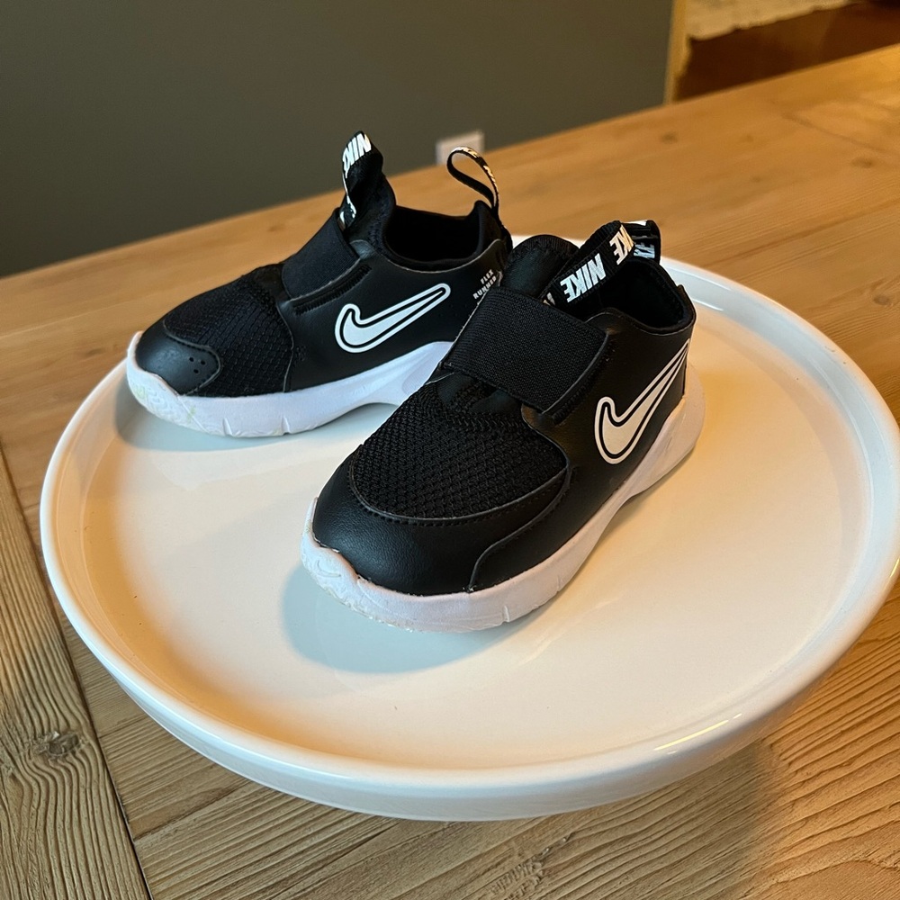 Toddler 7c black Nike slip ons